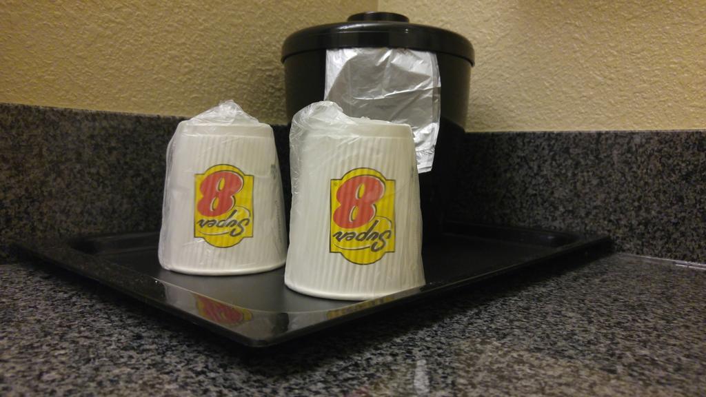 Super 8 By Wyndham Copley Akron Buitenkant foto