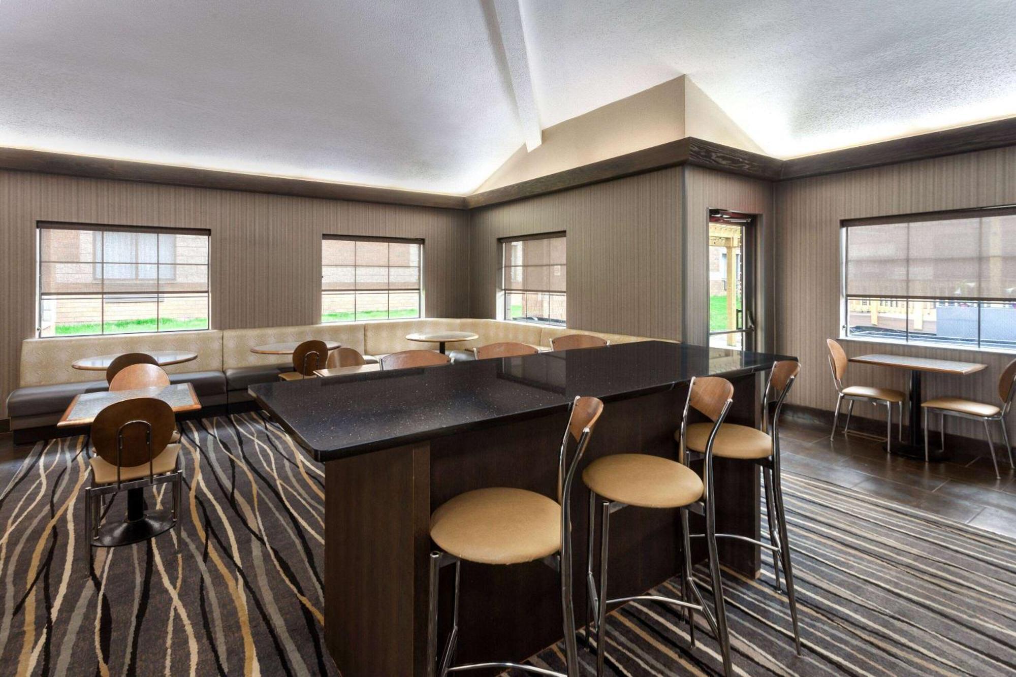 Super 8 By Wyndham Copley Akron Buitenkant foto
