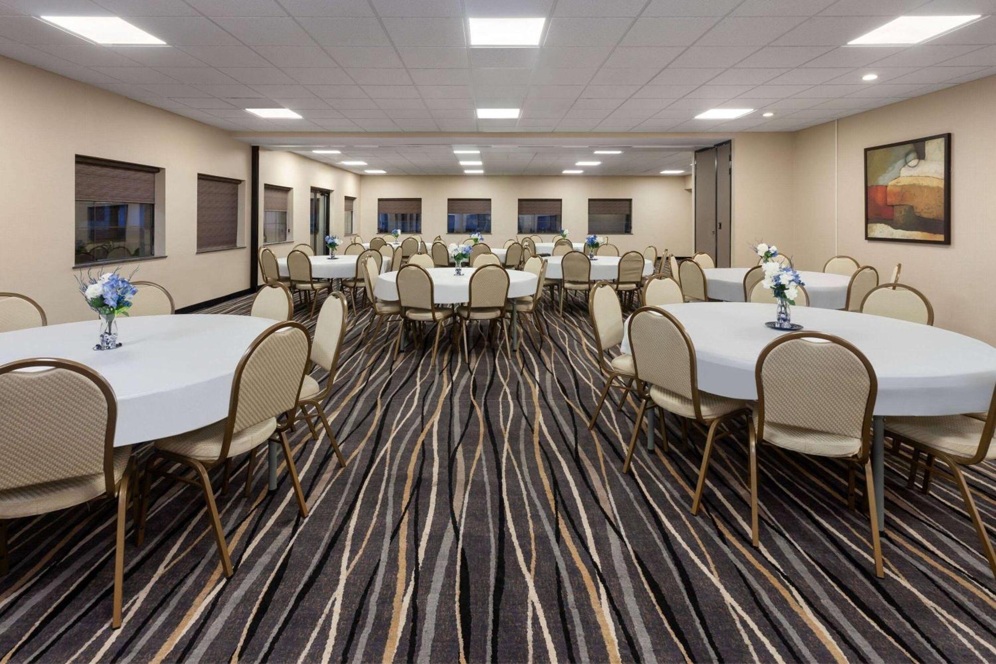 Super 8 By Wyndham Copley Akron Buitenkant foto