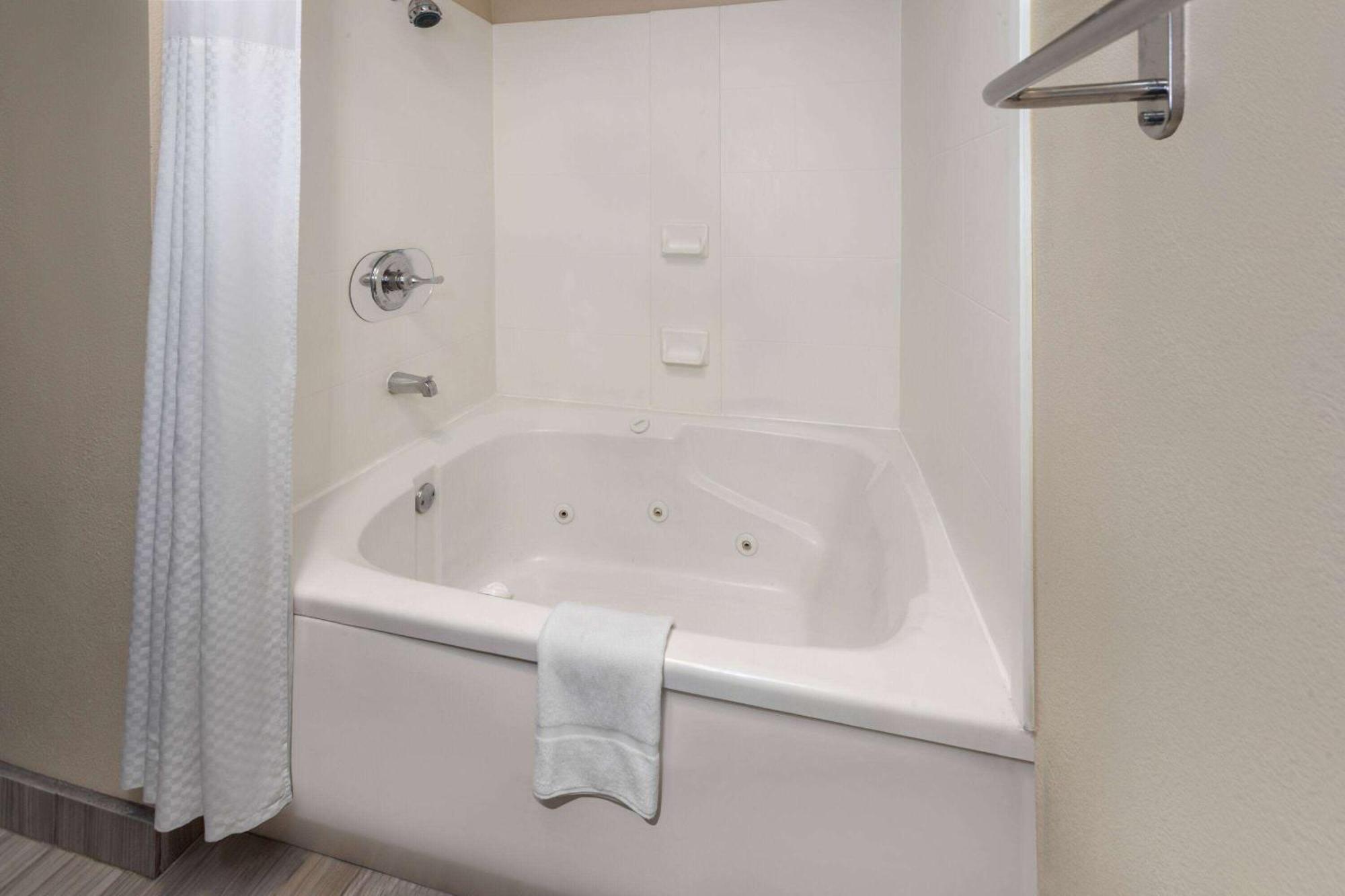 Super 8 By Wyndham Copley Akron Buitenkant foto